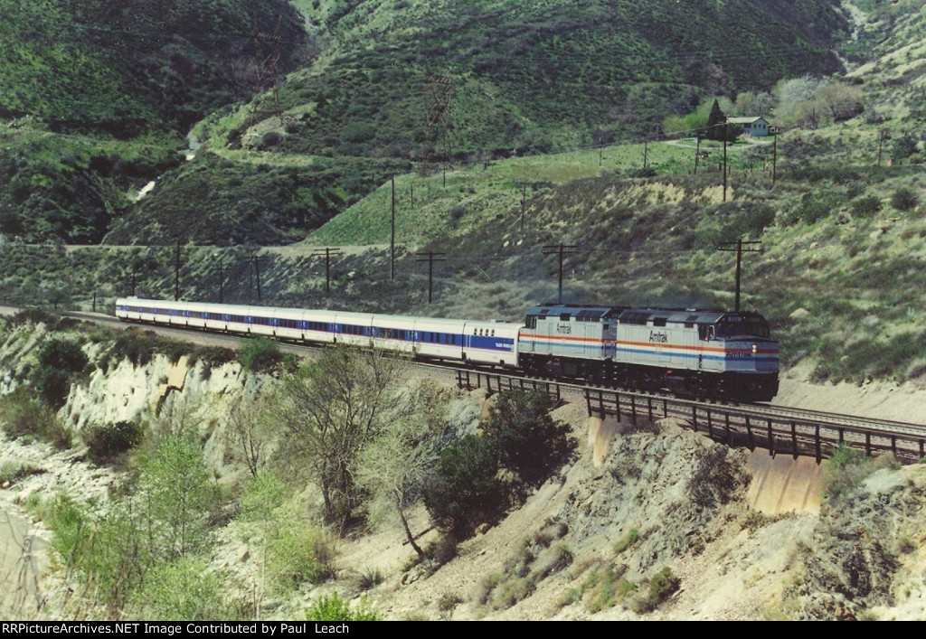 Test train moves east over Cajon